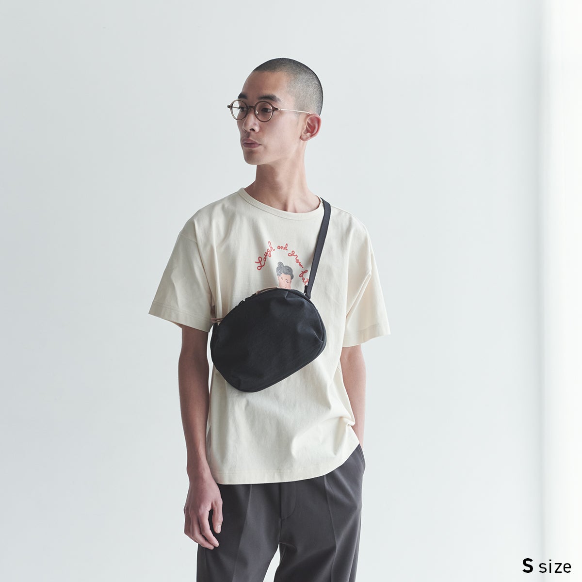 NIZYU KANO FUKUI SIWAナイロンボディバッグ - 〈O2〉BETTER THAN ONE