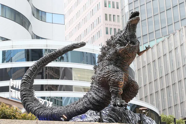 日比谷ゴジラスクエア（ゴジラ像）