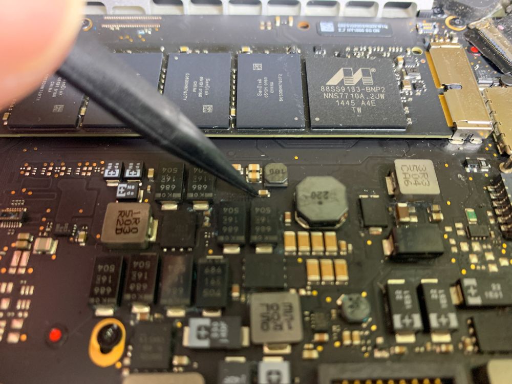 MacBook Pro (Retina 13-inch、Early 2015)水没で電源が入らない修理