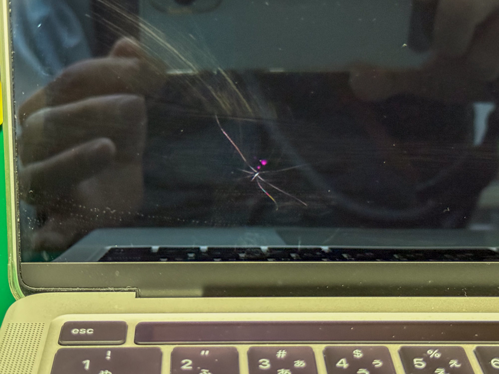 修理事例】MacBook Pro M1 画面割れ修理｜液晶交換の費用と作業内容を