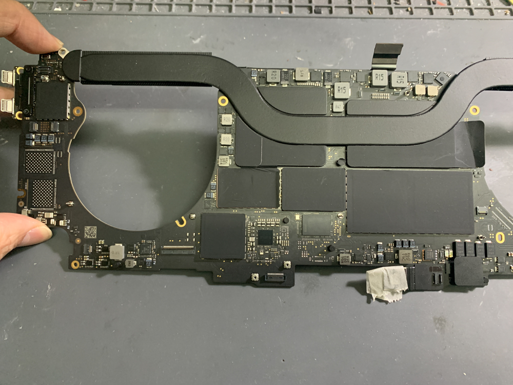 Mac電源が入らない データが欲しい！！オンボードSSDでもデータを残し