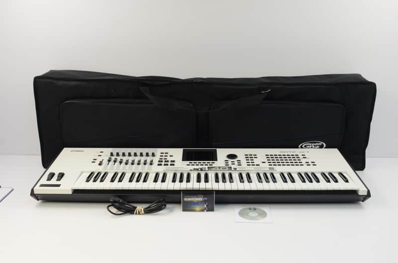 Yamaha MOTIF XF7 76-Key Music Workstation Special Edition White w