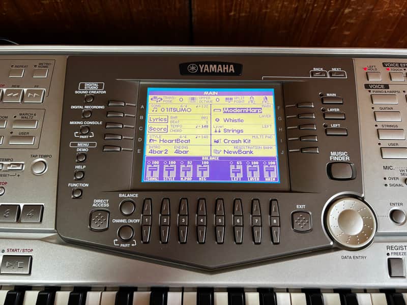 Yamaha PSR-2100 61-key PORTATONE Electric Keyboard w/ bag power