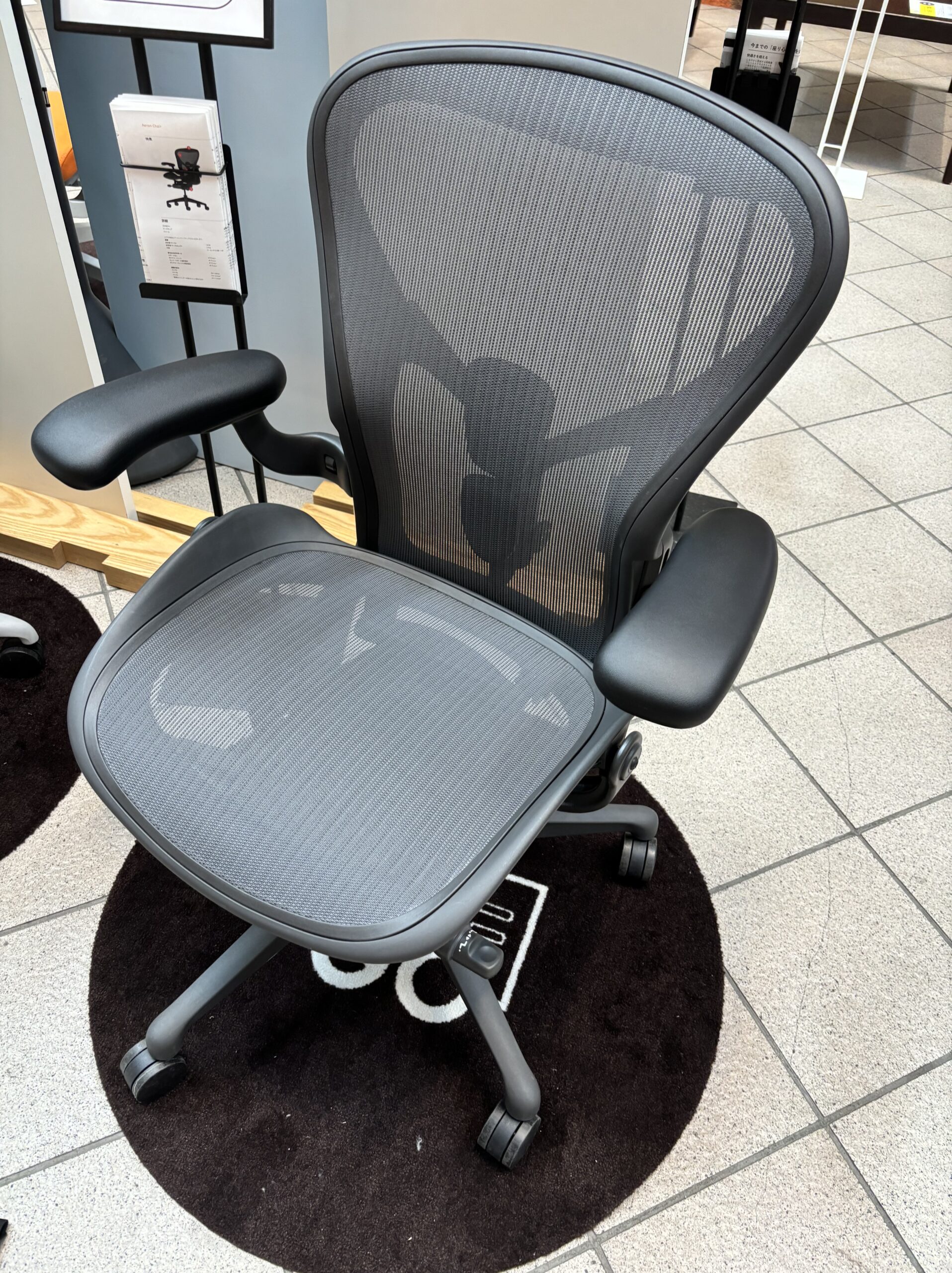 ハーマンミラー・アーロンチェアの購入時に後悔しないチェックポイント