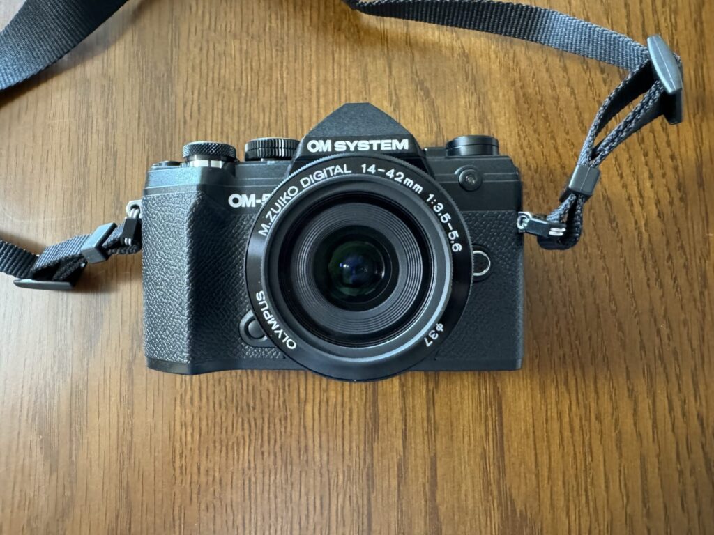 薄くて軽いパンケーキレンズ「M.ZUIKO DIGITAL ED 14-42mm」をレビュー