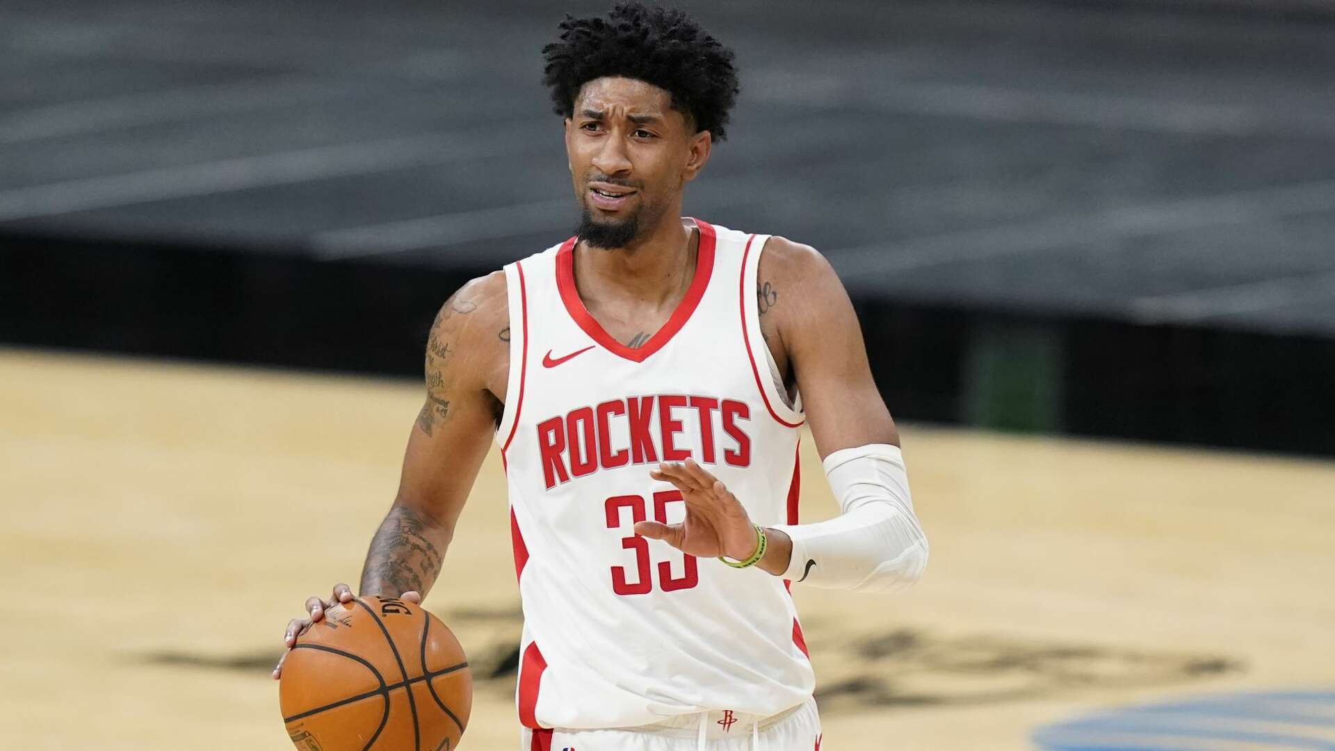 Rockets' Christian Wood introduces himself to Shaq with stellar play