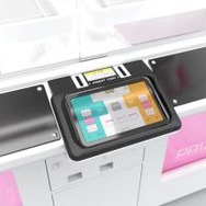 セガの新型「UFOキャッチャー」は、タッチパネル液晶画面で台がキープ