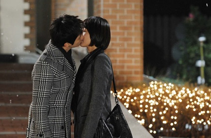 写真】ドラマ「家門の栄光」でパク・シフ－ユン・ジョンヒがキス