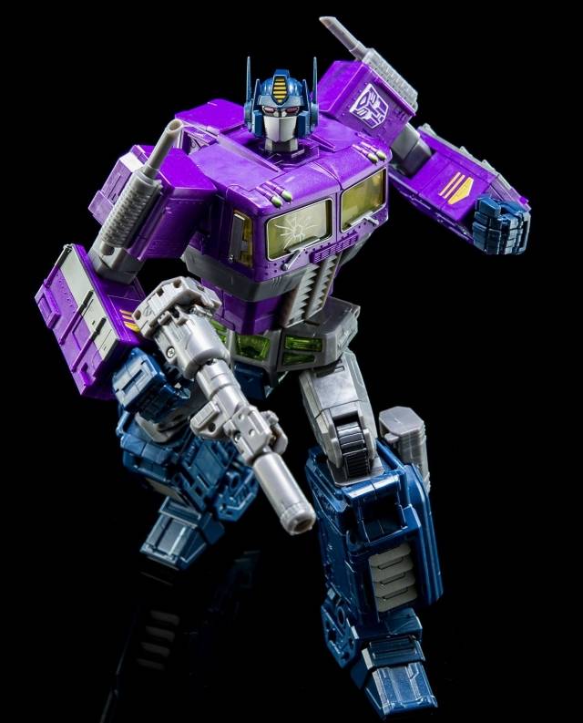 Shattered Glass Optimus Prime | Transformers Masterpiece | Takara Tomy