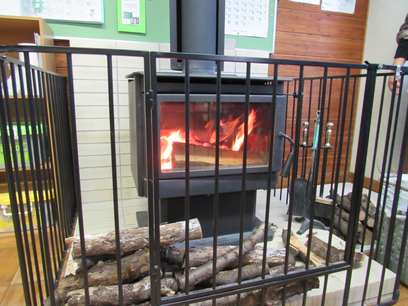 寒くなってきたから暖かい薪ストーブを！