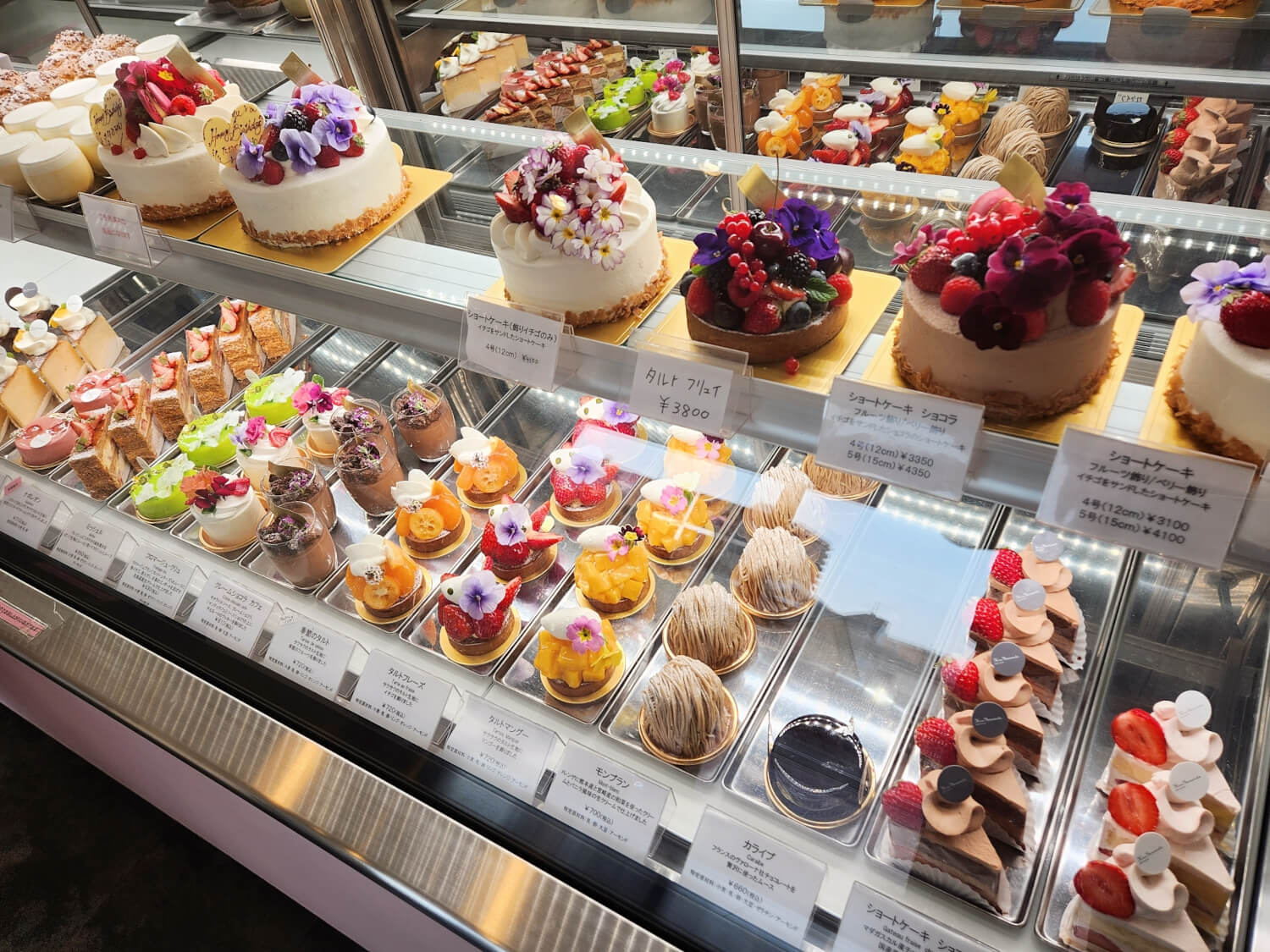 仏大統領から表彰受けたシェフが作る美しいケーキ 『パティシエ ヒロ