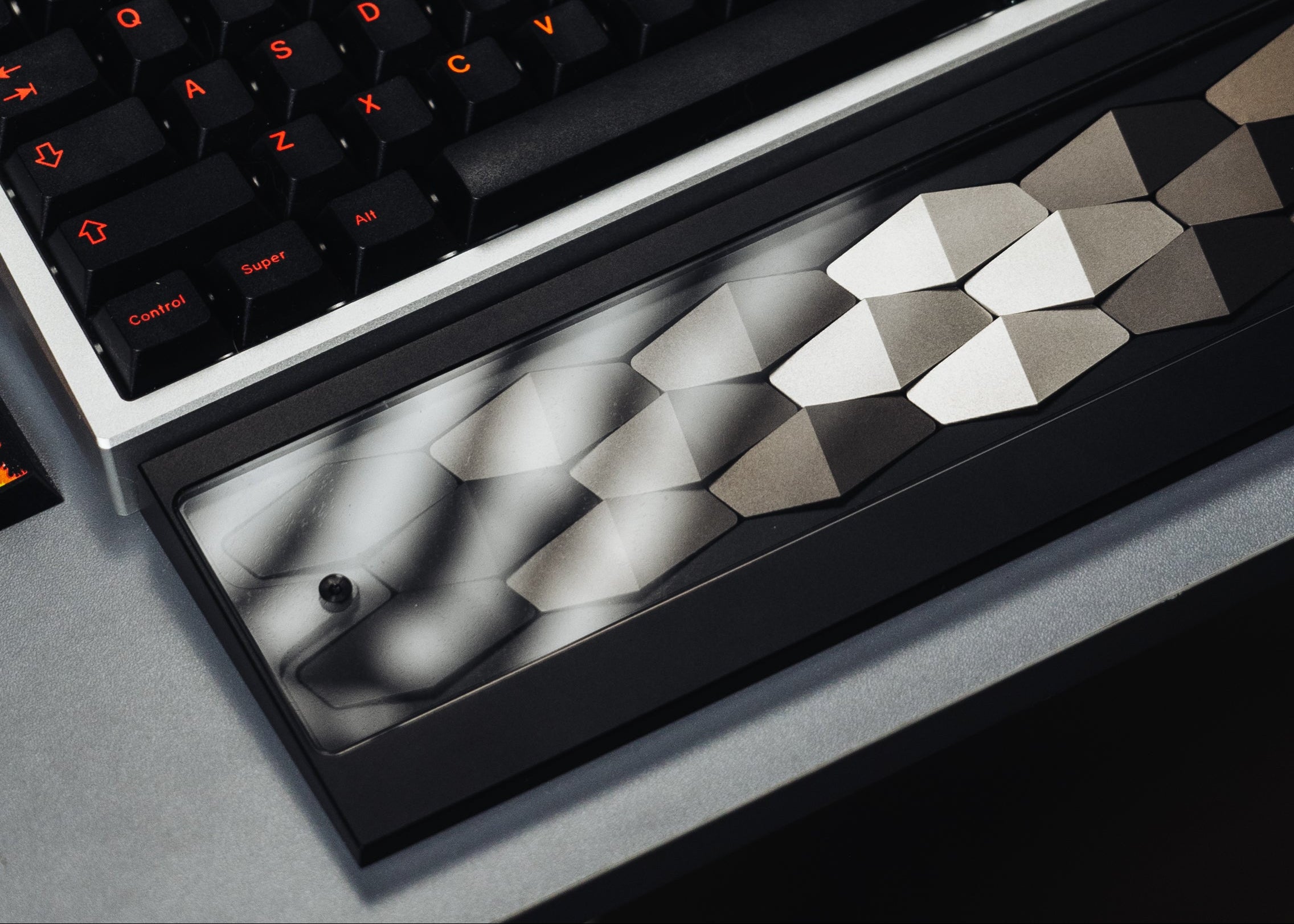 LeleLab X Lynn Studio Dragon Scale 65%リストレスト – DIGIART