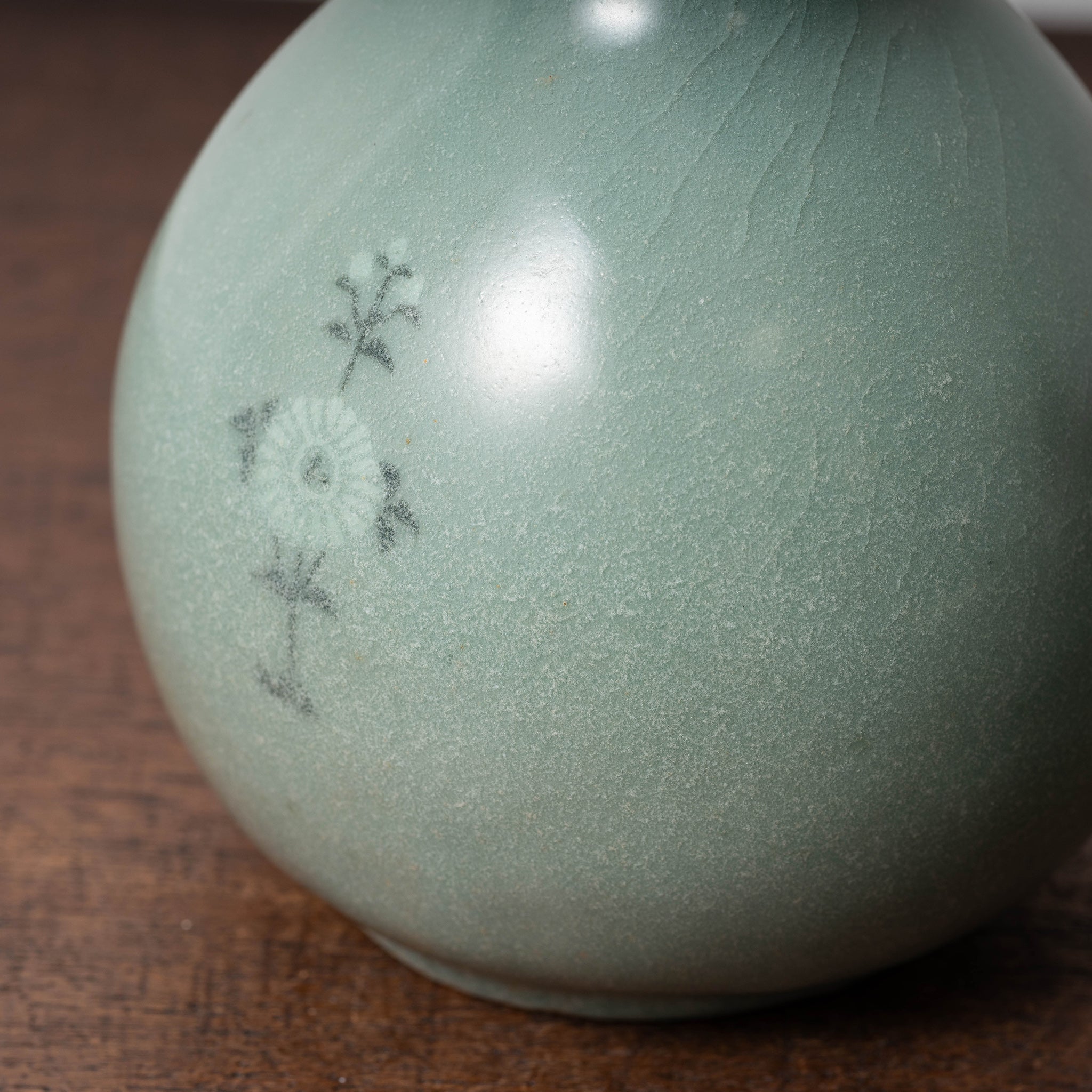 高麗 青磁象嵌菊花文瓢形瓶 – 燦禾 SANKA