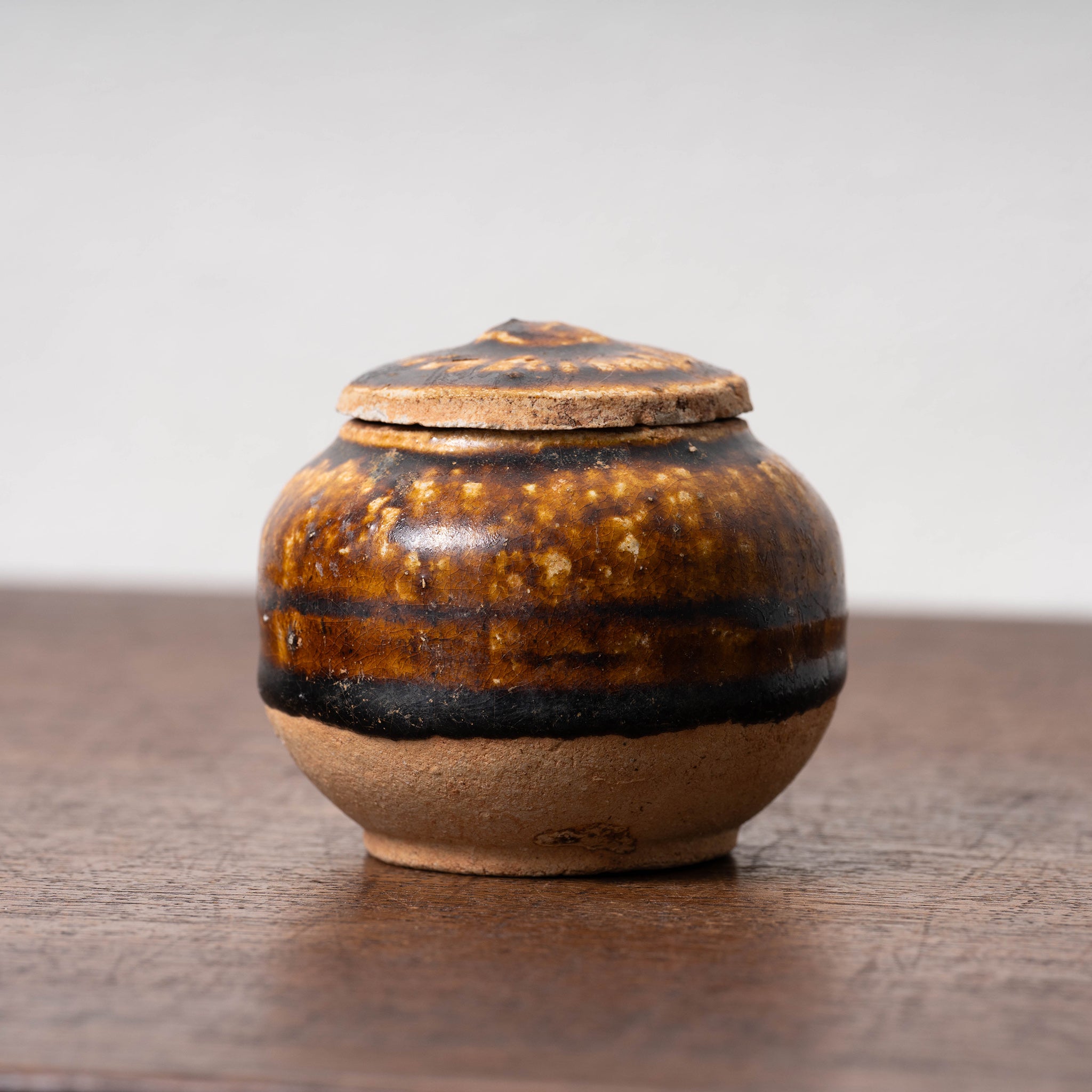 漢代 褐釉蓋付薬壺 – 燦禾 SANKA