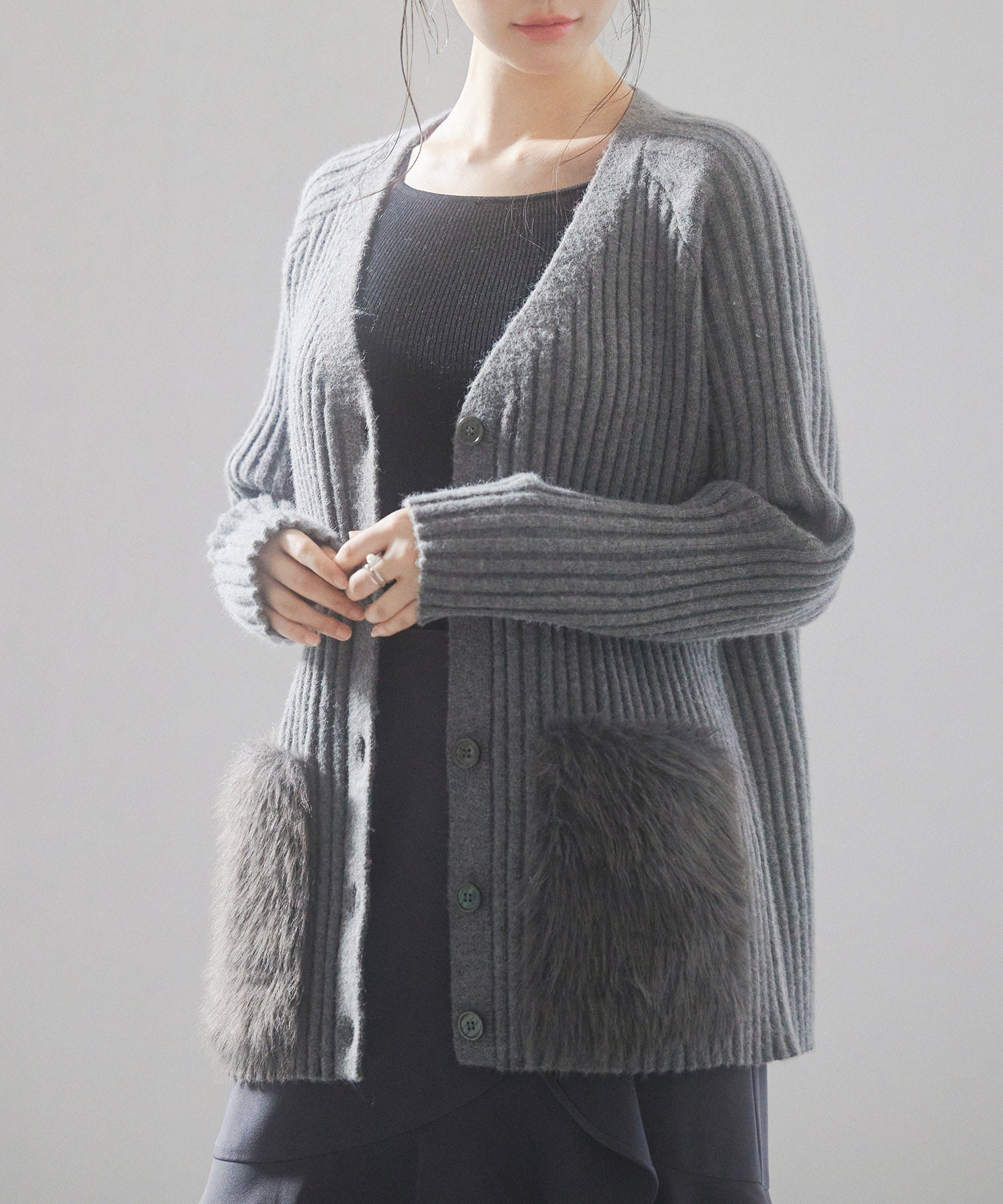 ファーポケットVネックニットカーディガンsdp8029 グレー – [公式