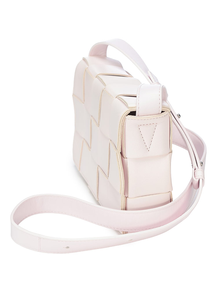 BOTTEGA VENETA (ボッテガ・ヴェネタ) イントレチャート レザー