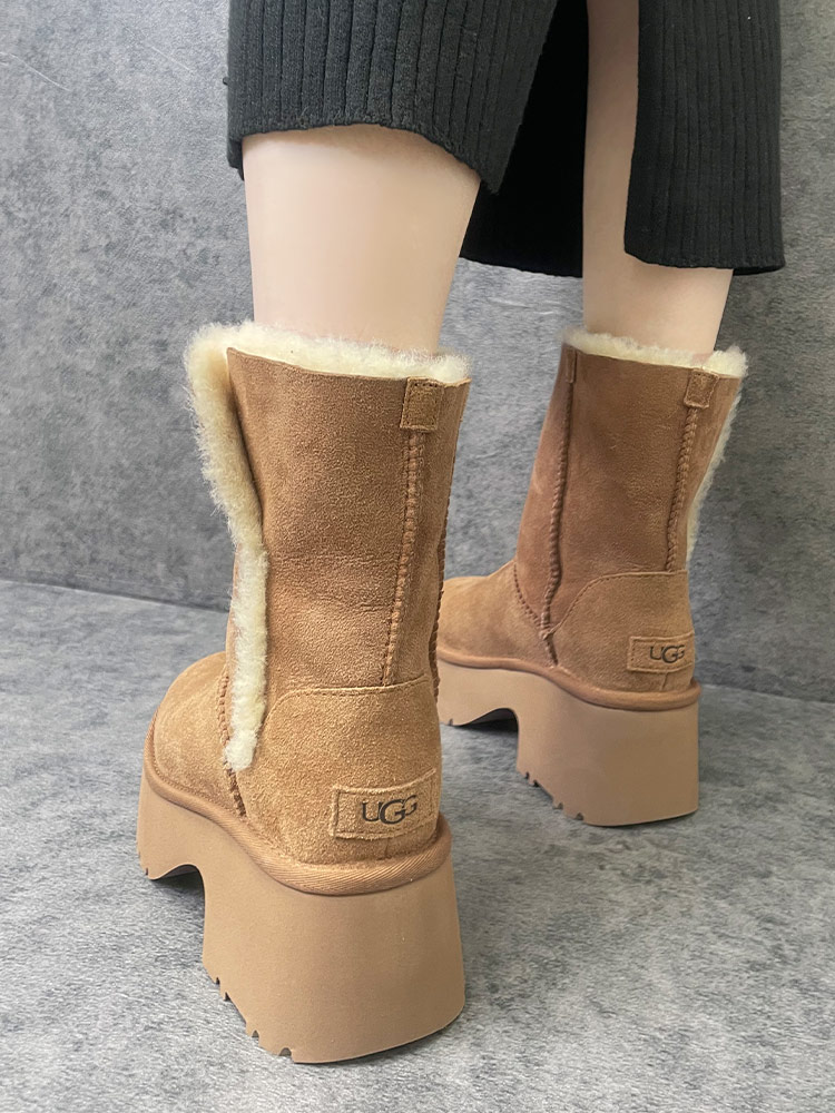 UGG (アグ) 厚底 ショート ムートンブーツ エスミーブーツ 2way チェス