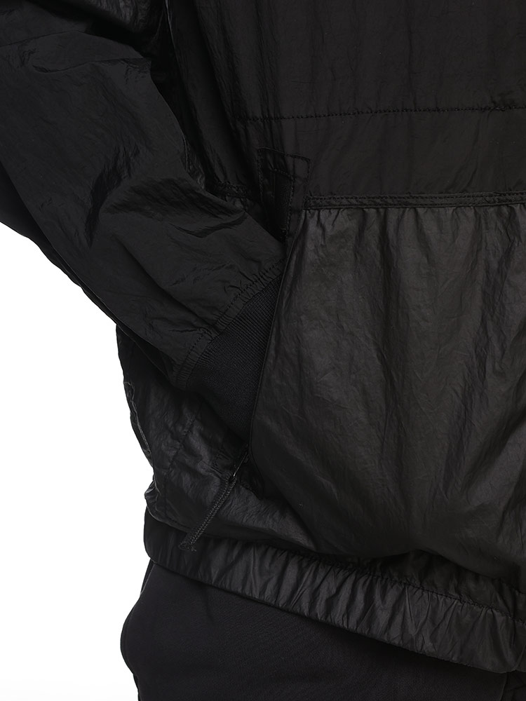 STONE ISLAND (ストーンアイランド) バックル付きフード ロゴパッチ