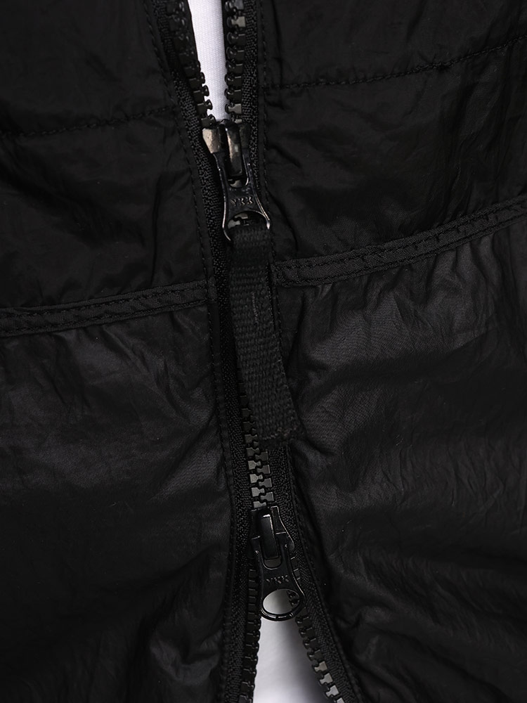 STONE ISLAND (ストーンアイランド) バックル付きフード ロゴパッチ