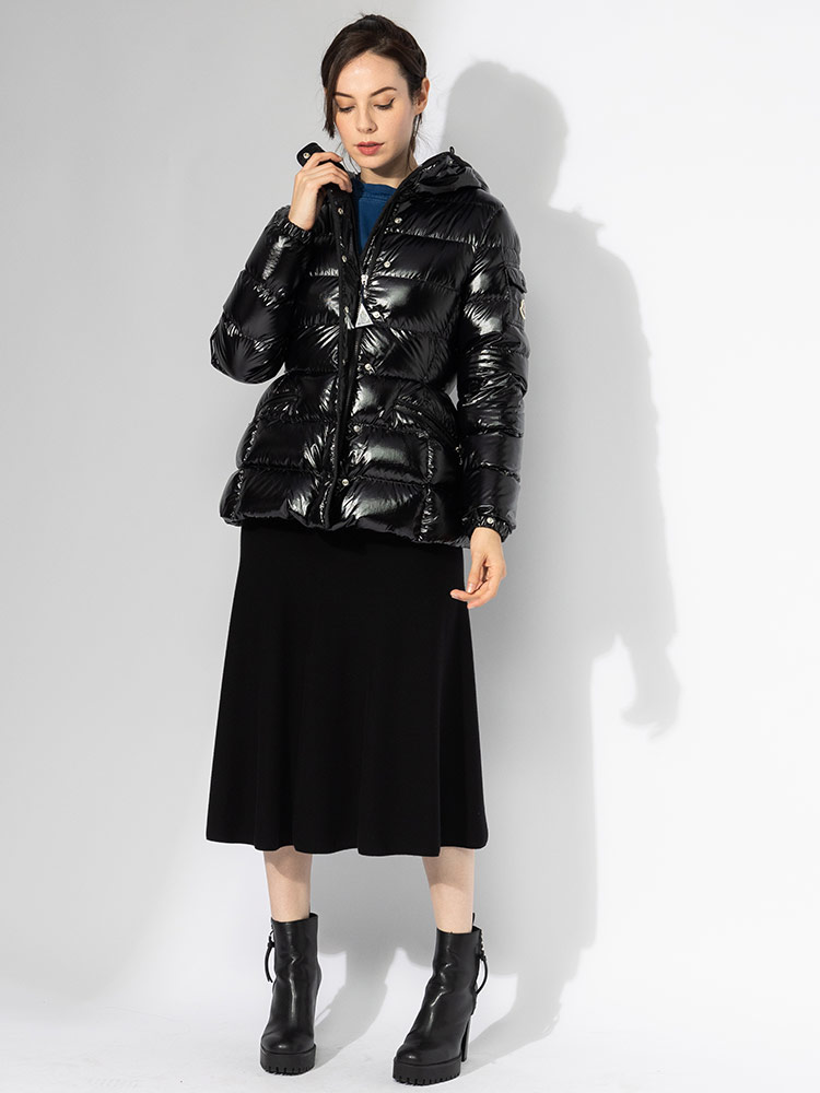 MONCLER (モンクレール) フード付き ショートダウンジャケット BARANTE