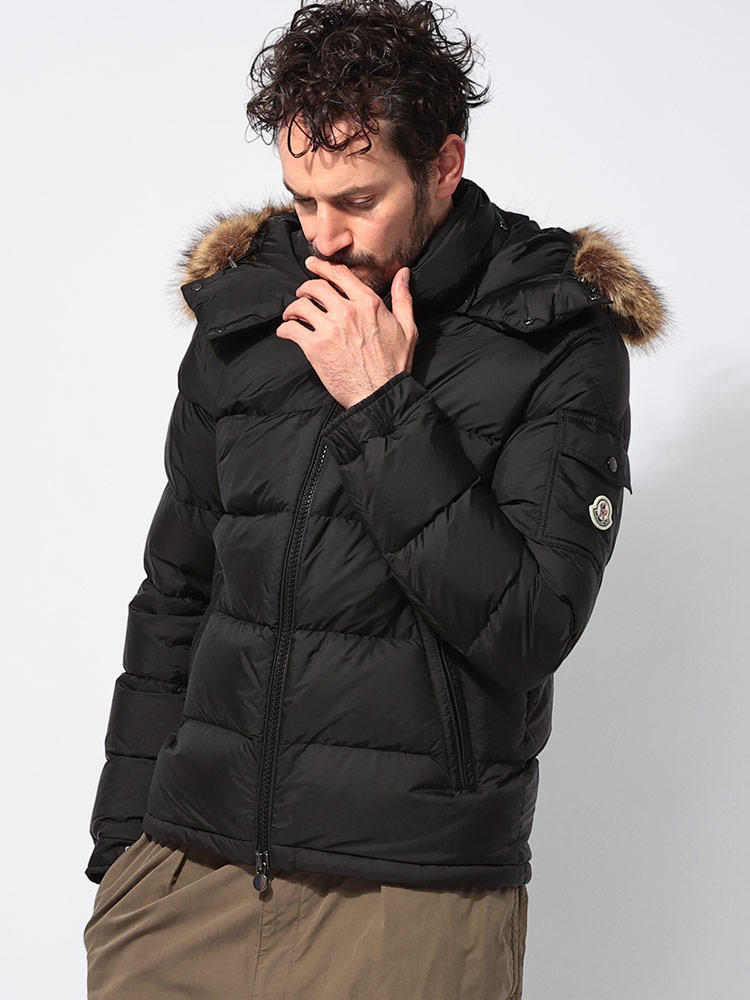 MONCLER (モンクレール) ファーフード着脱 肩ポケット付き ショート