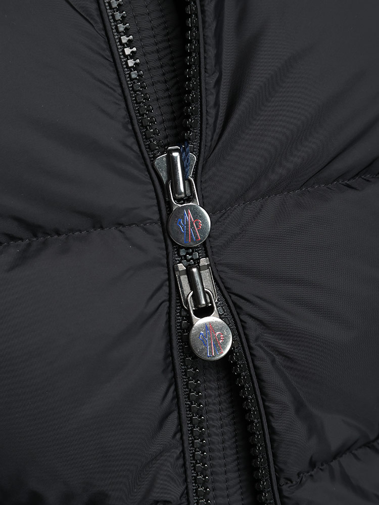 MONCLER (モンクレール) ファーフード着脱 肩ポケット付き ショート