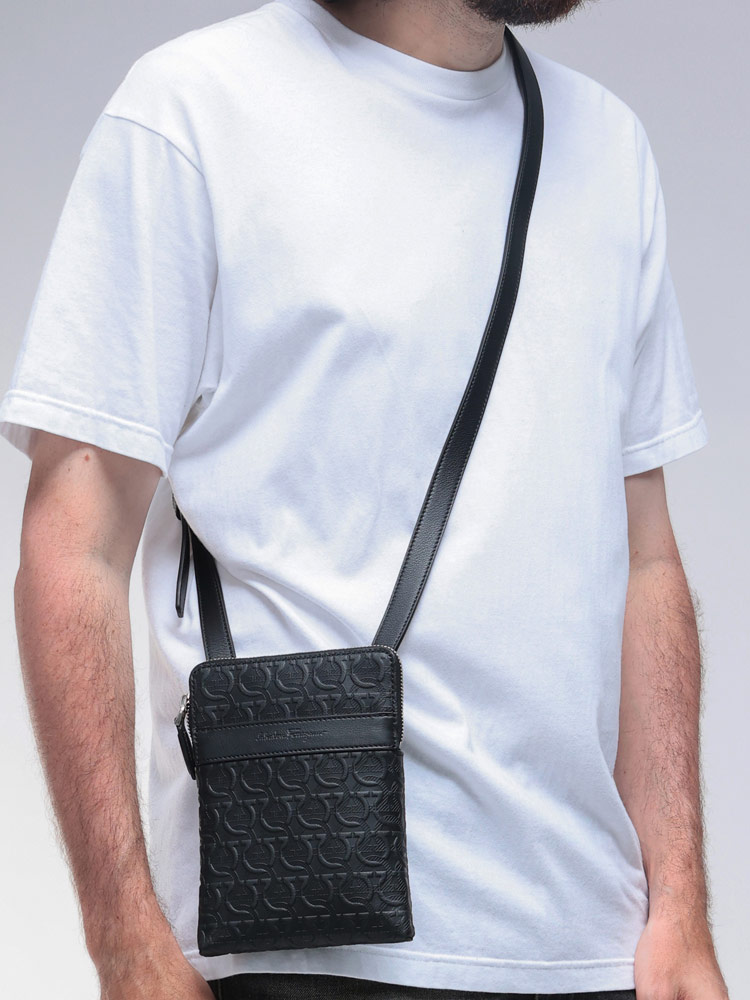 Salvatore Ferragamo (サルヴァトーレフェラガモ) エンボスガンチーニ