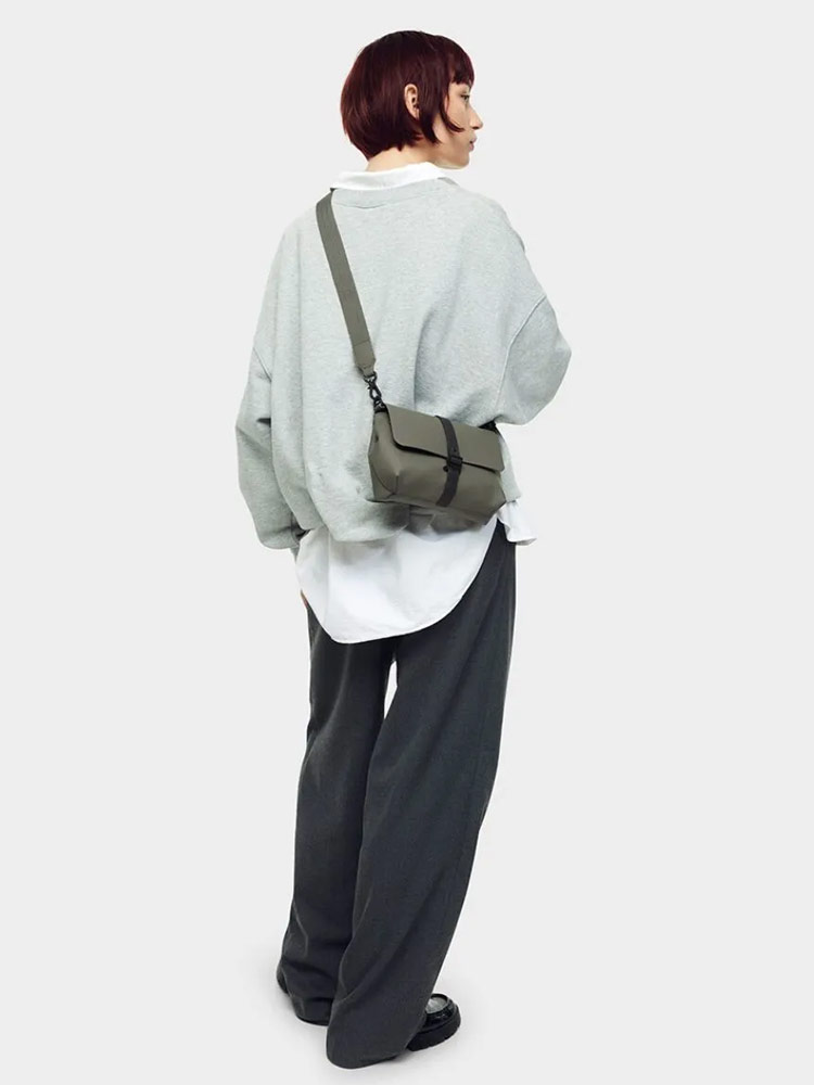 GASTON LUGA (ガストンルーガ) 防水 スプラッシュ クロスボディバッグ