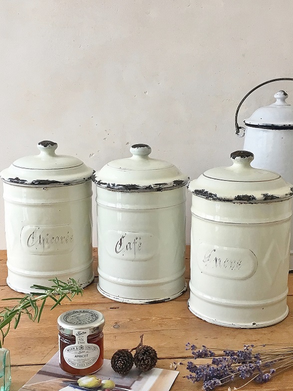 フランスクリーム色がかわいいキャニスター3個セットはかわいい