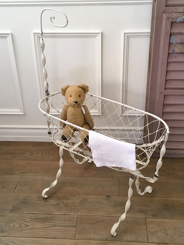 フランスアイアンドールベッドはかわいいアンティークネットショップ