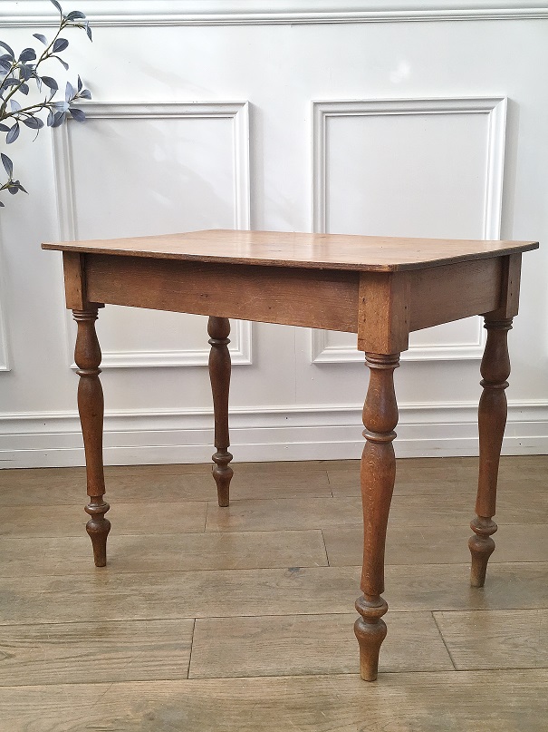 オールドパインテーブルはかわいいアンティークネットショップ