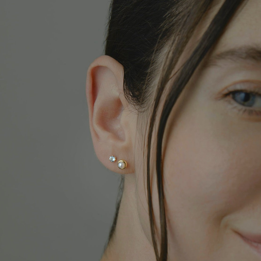Gold Trimmed Pearl Studs – Satomi Kawakita Tokyo