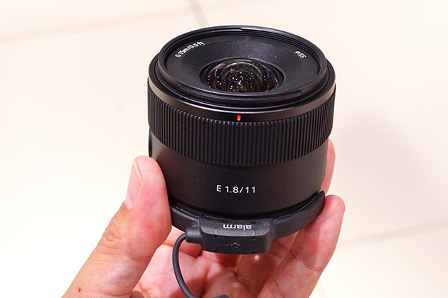 E 11mm F1.8 展示体験レポート 無印良い品！軽くて小さい 超広角単焦点