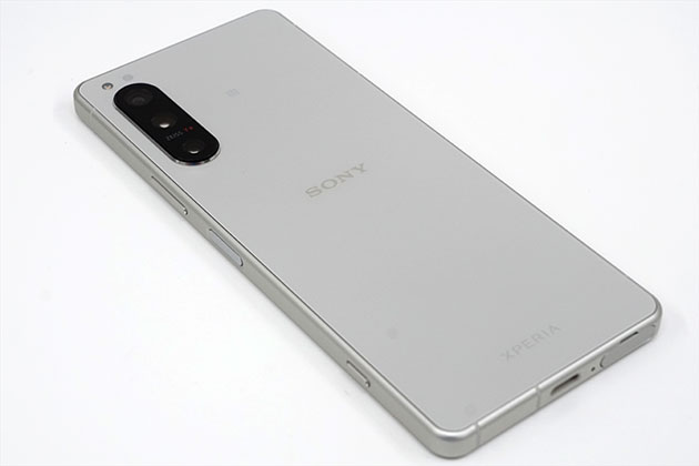 Xperia 5 IV エクリュホワイト を紹介！ガラス素材採用 質感高く美しい白