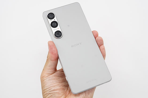 Xperia 1 VI プラチナシルバー 色を紹介 美しい銀 シリーズ唯一の明るい色