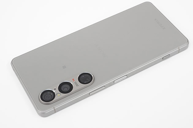 Xperia 1 VI プラチナシルバー 色を紹介 美しい銀 シリーズ唯一の明るい色