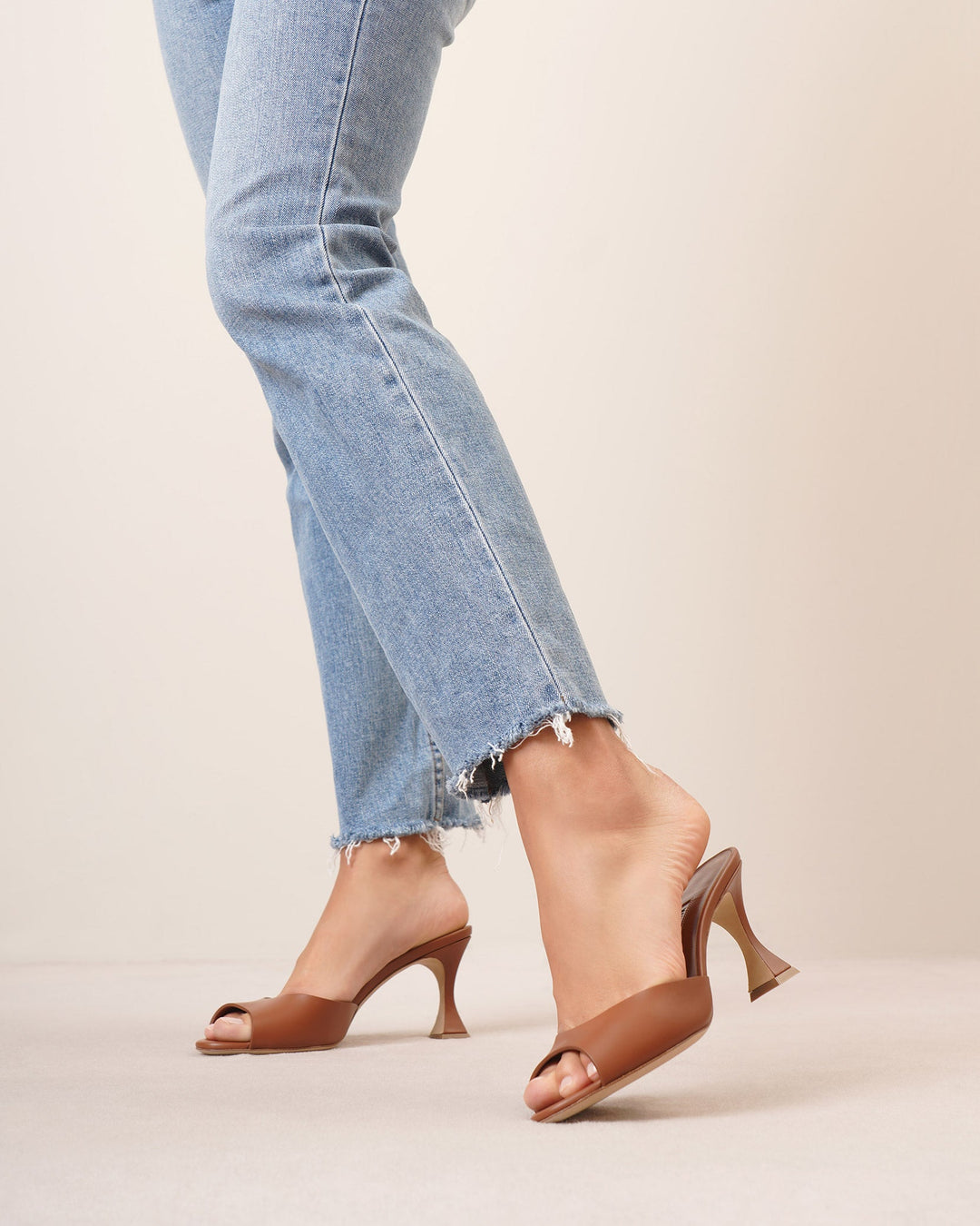 Manolo Blahnik | Jadarona 70 brown leather mules | Savannahs