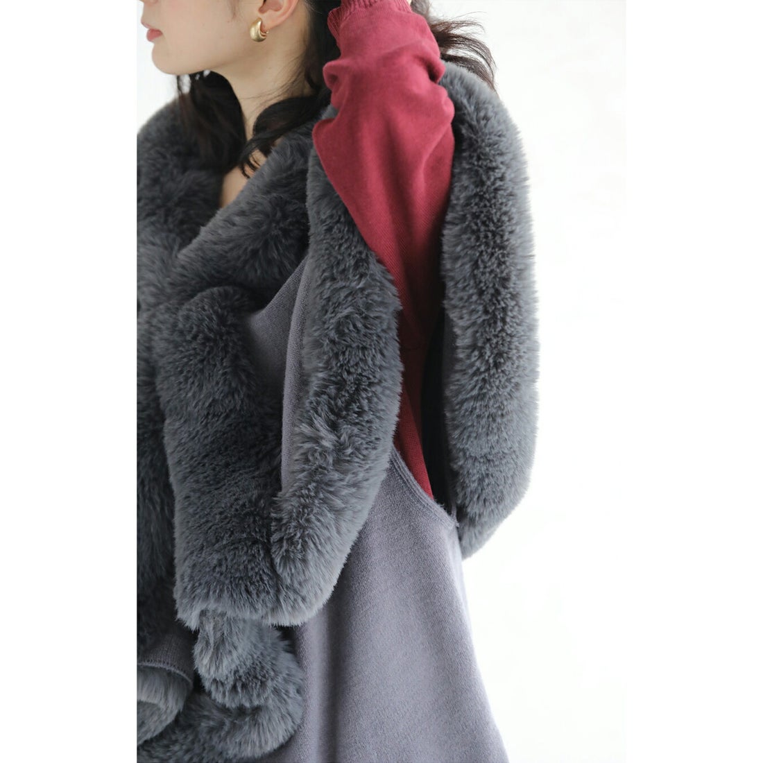 カワイイ CAWAII サッと羽織れるラグジュアリー。フェイクファーケープ