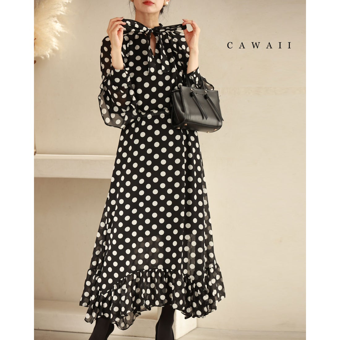 カワイイ CAWAII （黒）踊るランダム裾フリルのドットミディアム