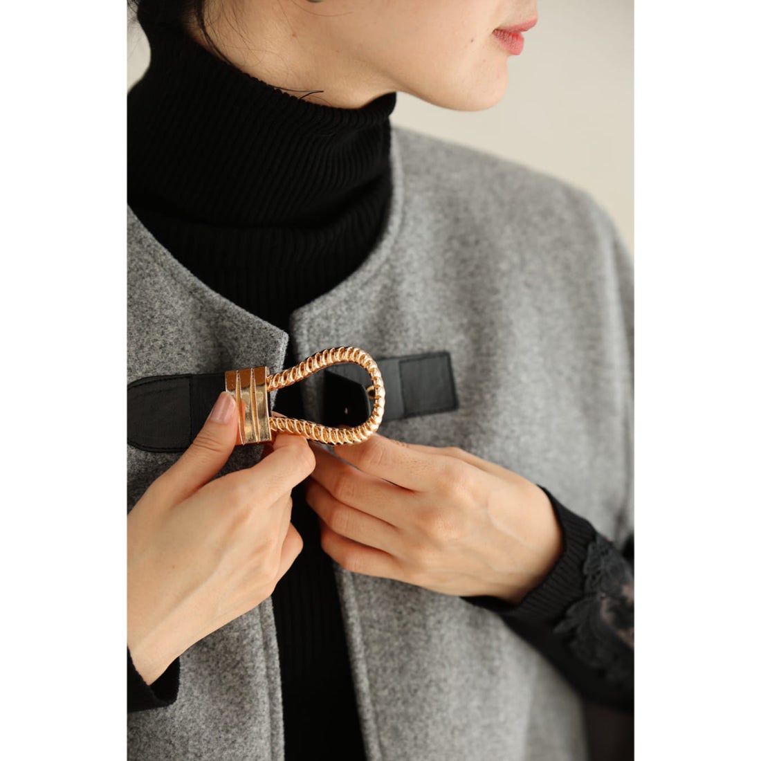 カワイイ CAWAII ゆったり身体を包み込むフロントベルトのポンチョ