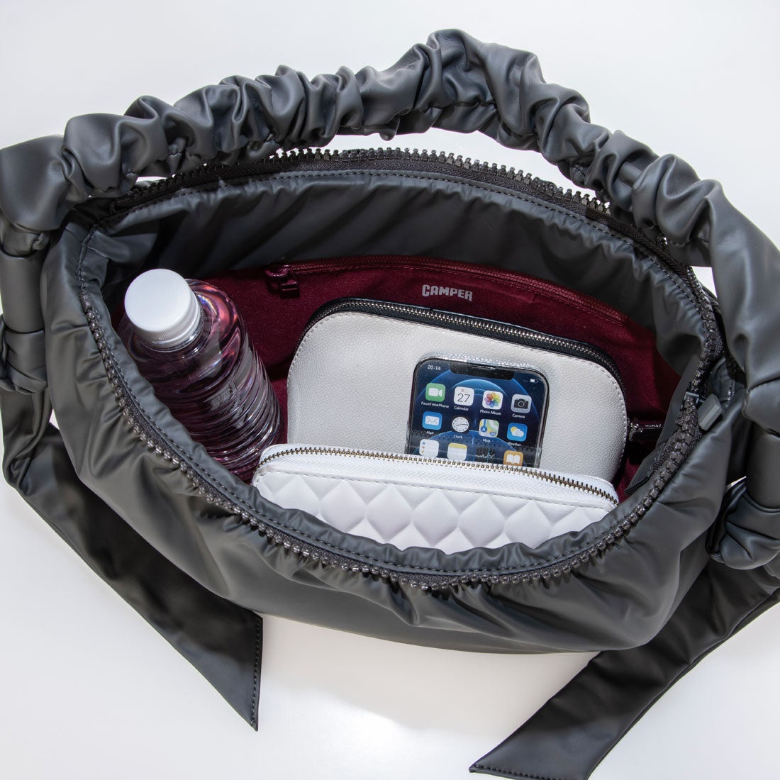 カンペール CAMPER PUFFER ショルダーバッグ （チャコールグレー） -靴