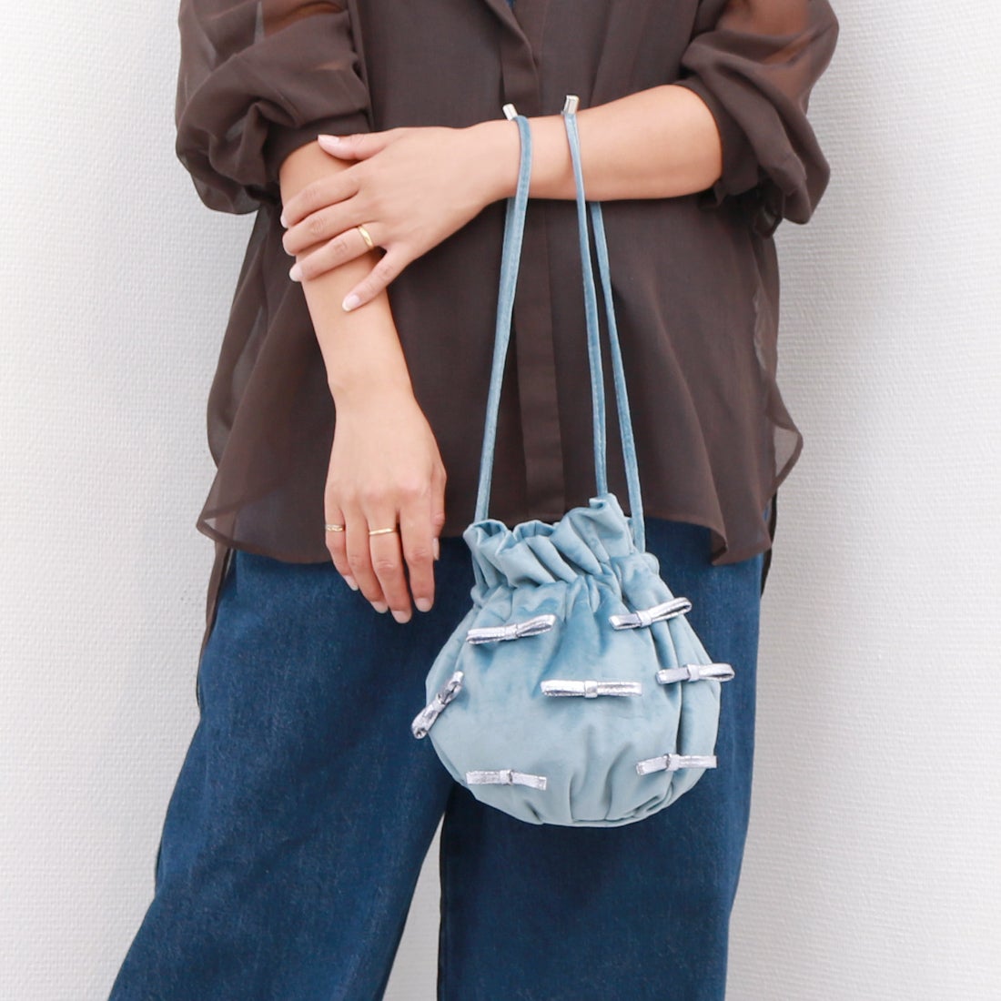 カシュカシュ cache cache メタリックリボンベロア巾着バッグ （BL