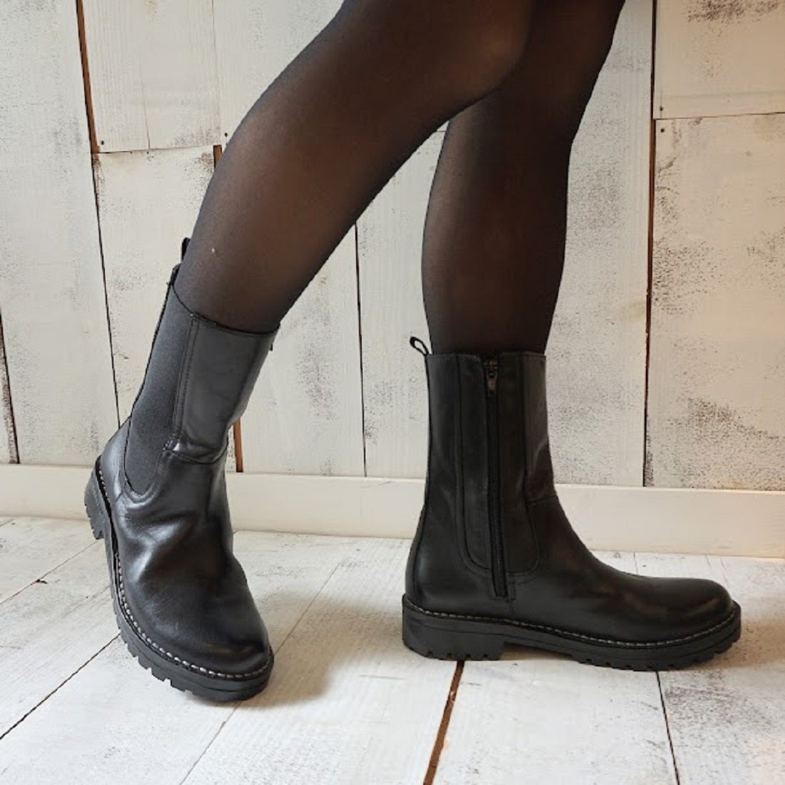 チャコール CHACAL 【スペイン製】レザー サイドゴア ミドル丈ブーツ