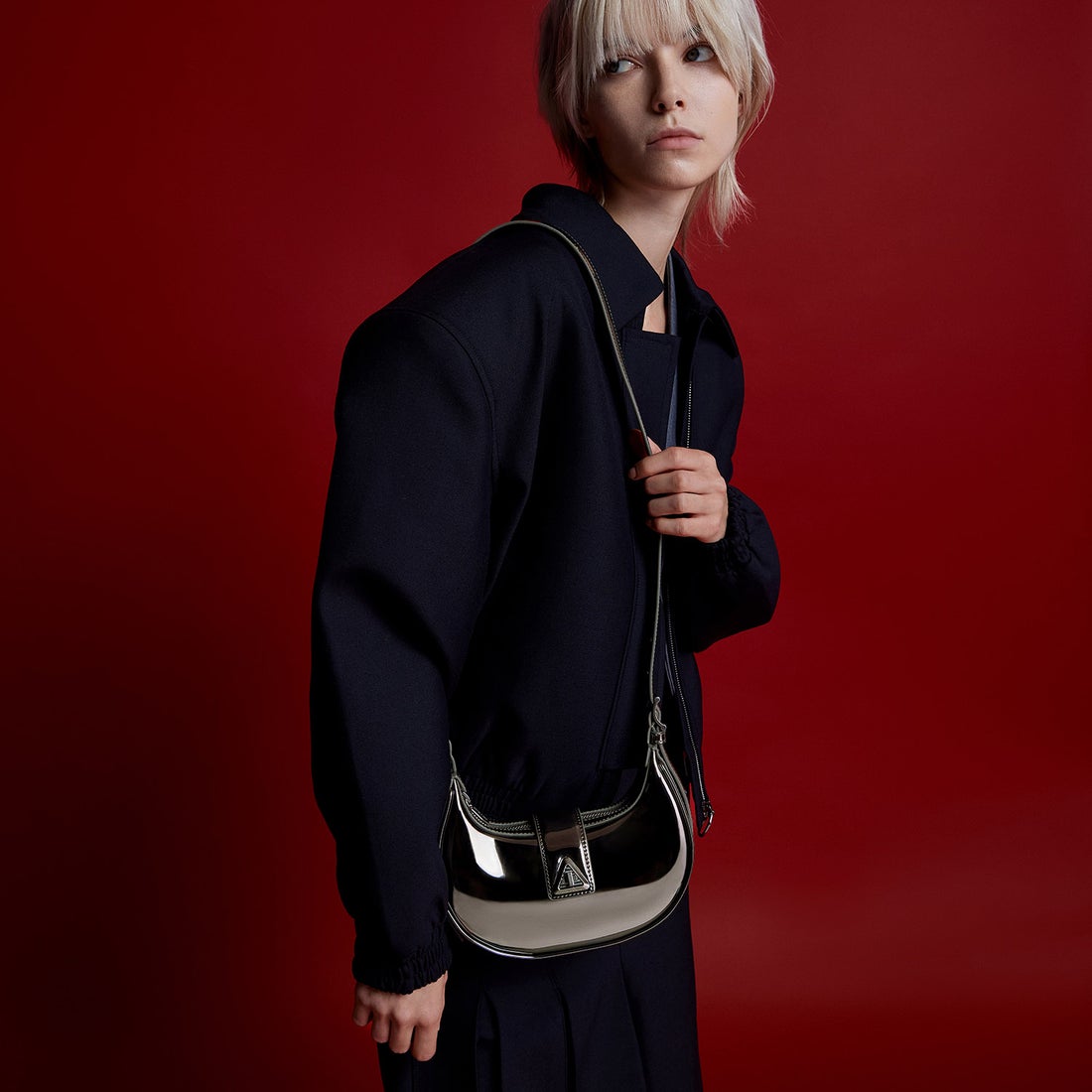 CHARLES & KEITH トライアングルバックル ベルトショルダーバッグ