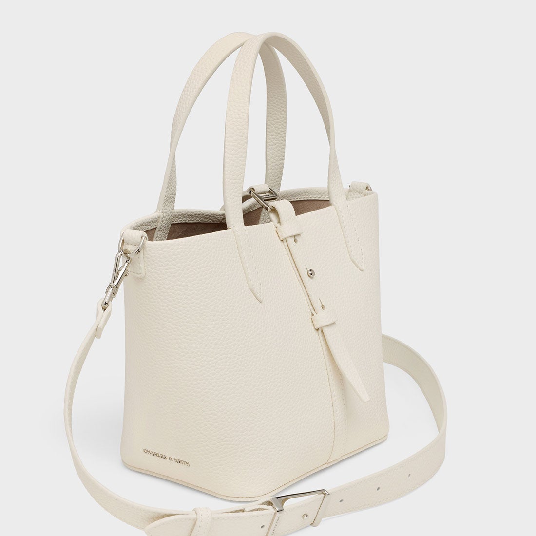 CHARLES & KEITH Beryl ベリル リサイクルレザーバケツバッグ （Cream