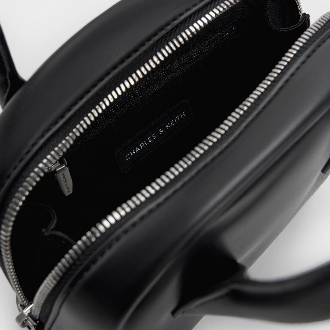 CHARLES & KEITH Nelly ネリ ボウリングバッグ （Noir） -ファッション