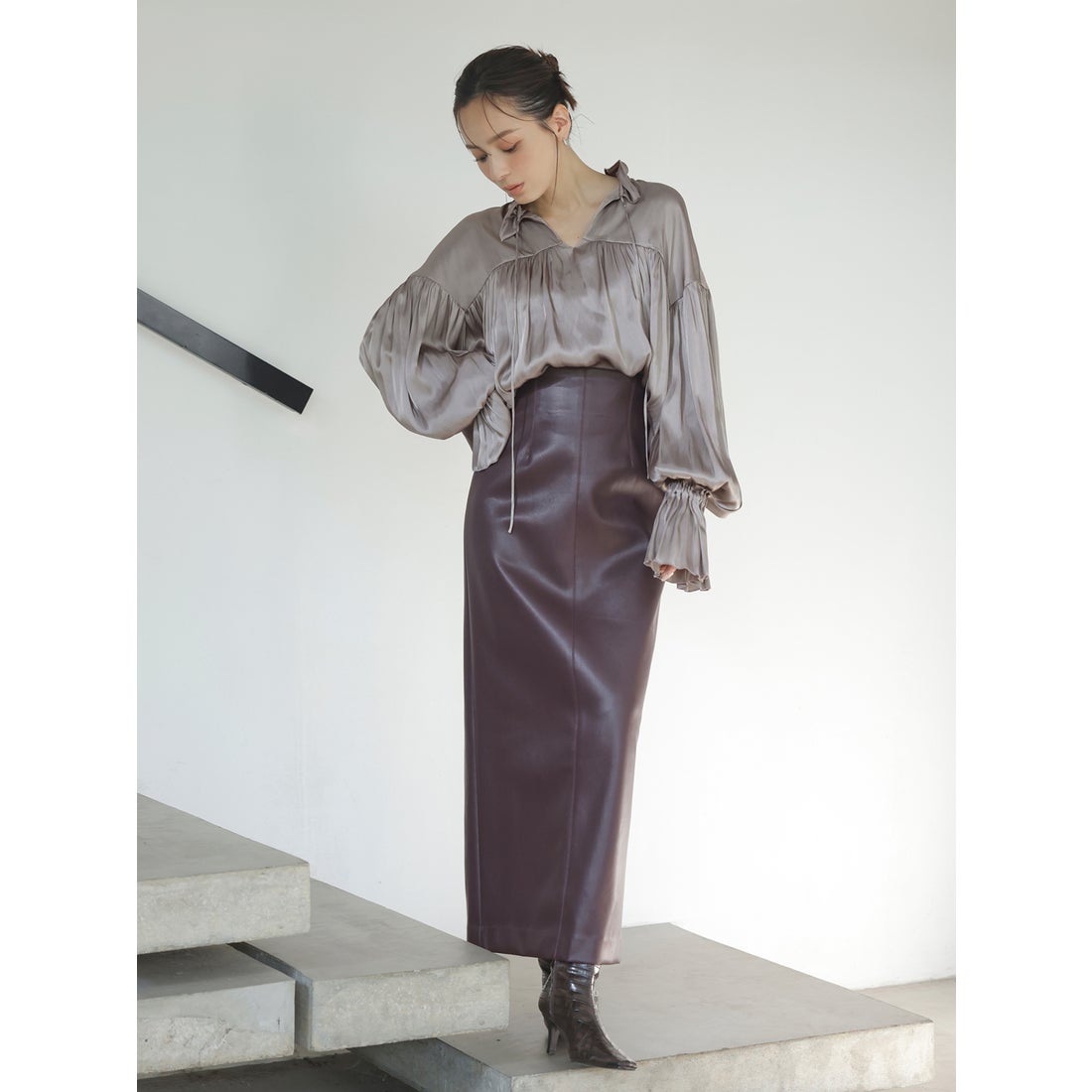アニュアンス anuans ネックフリルギャザーブラウス （BROWN