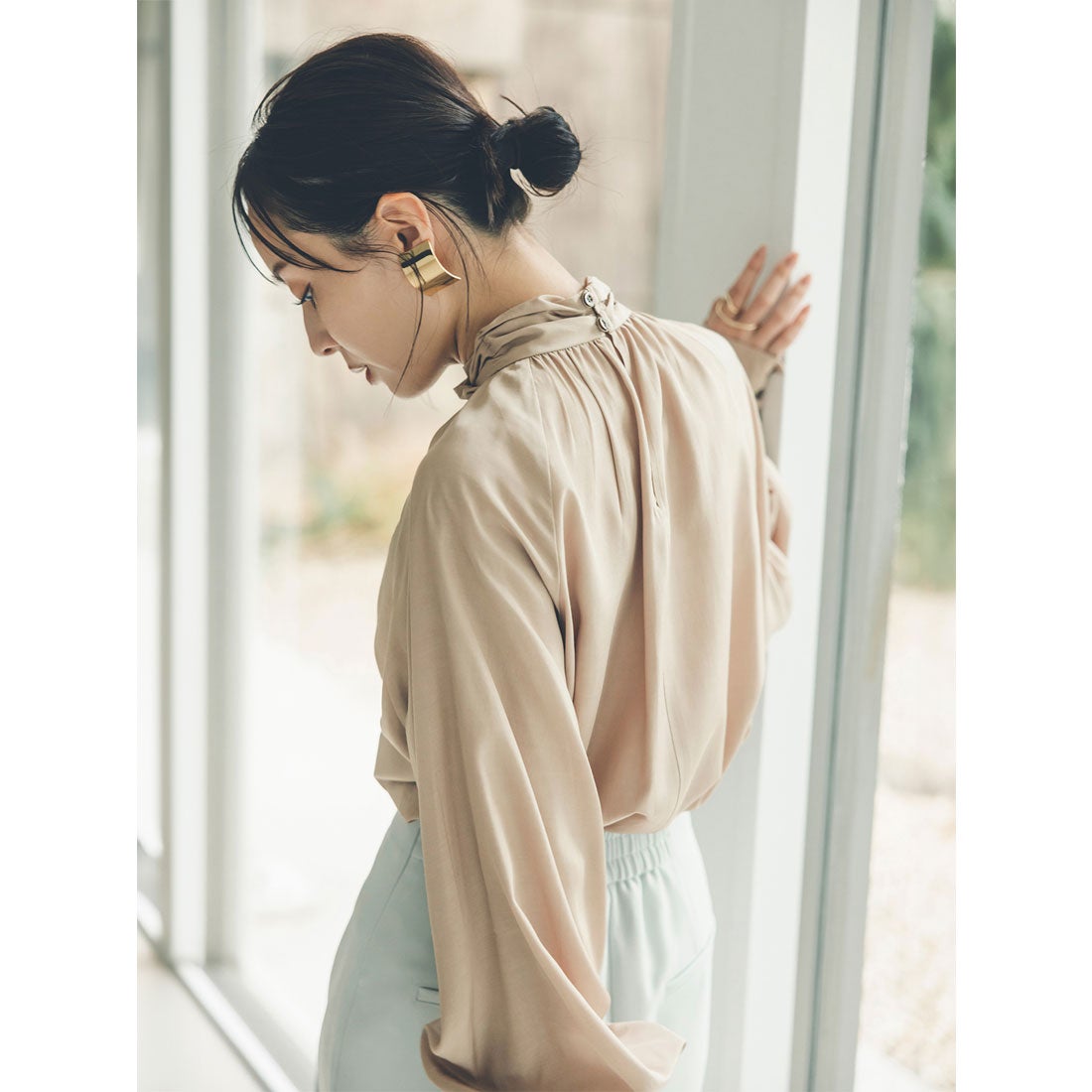 アニュアンス anuans クロスネックボリュームブラウス （WHITE