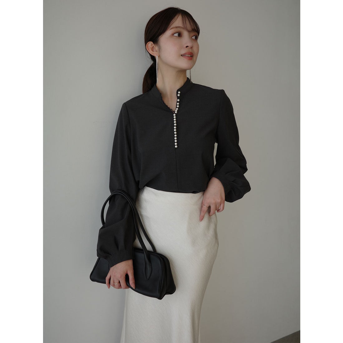 アニュアンス anuans パールトリムブラウス （BEIGE） - ファッション