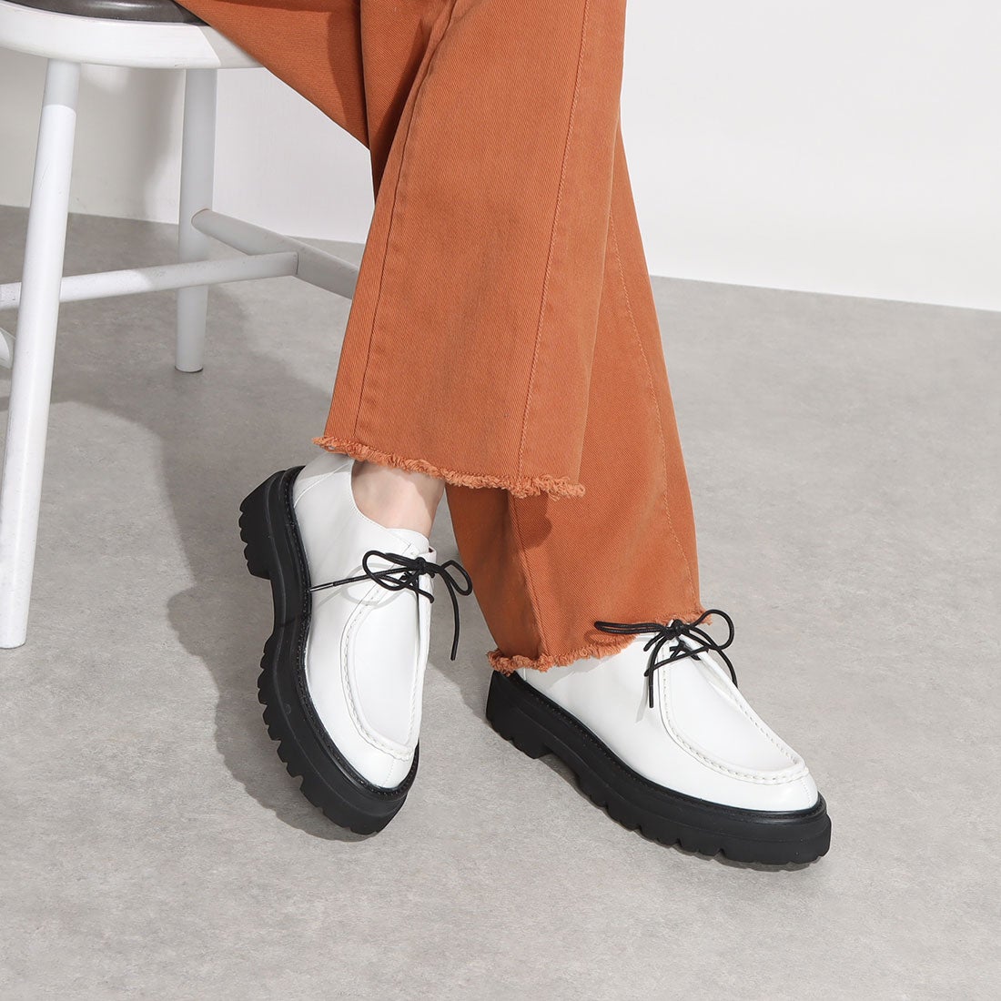 アポム APOM トラックソールチロリアンシューズ40 （ブラック） -靴